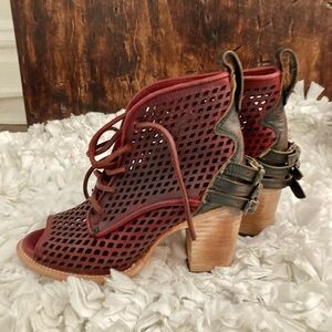 Freebird Benni Burgandy size 8.